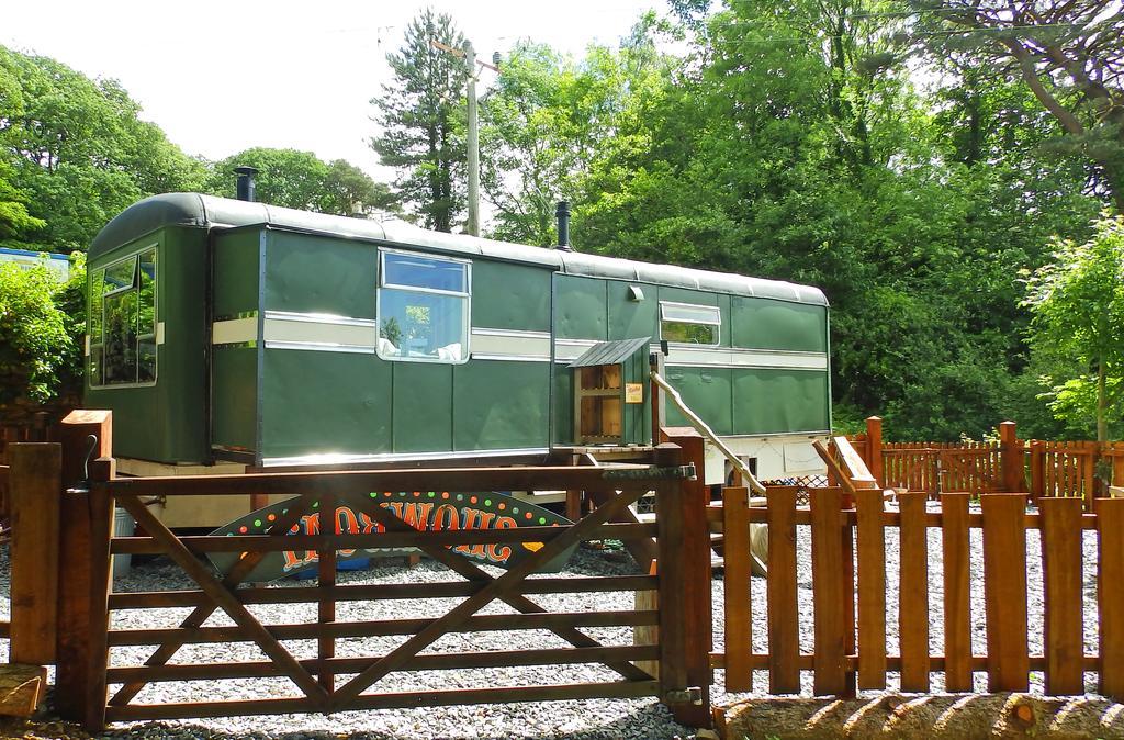 Showman'S Wagon At Coed Cae 多尔盖罗 外观 照片